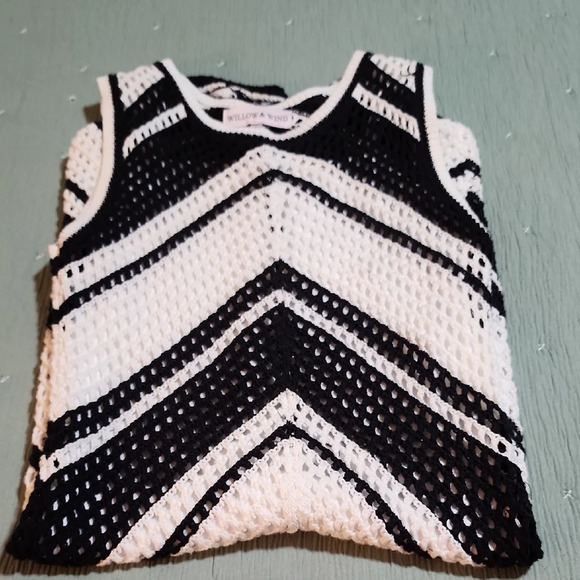 Black and White Chevron Knit Midi Dress - Picture 4 of 8